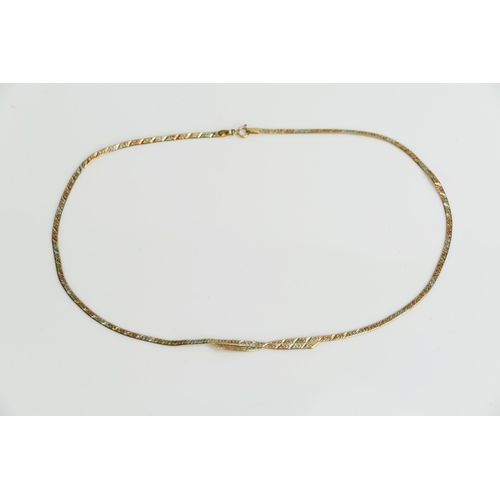 16 - A 9ct Two Tone Gold Necklace, 40.5cm, 4.78g