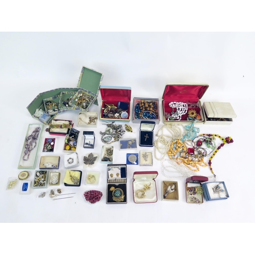 240 - A Selection of Costume Jewellery