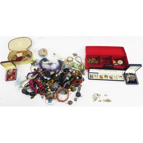 253 - 9ct Gold Earrings (3.26g), odd 9ct Gold Jewellery (4.96g) and costume jewellery including silver