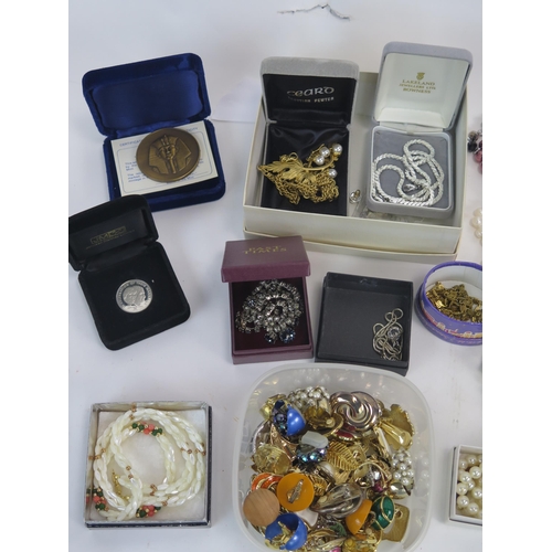 254 - A Selection of Gold and Costume Jewellery including a 9ct gold wedding band (2.7mm wide, size K.75, ... 