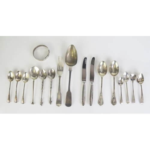 685 - A collection of assorted silver flatwares, various makers and dates, weighable silver 273gms, 8.53oz... 