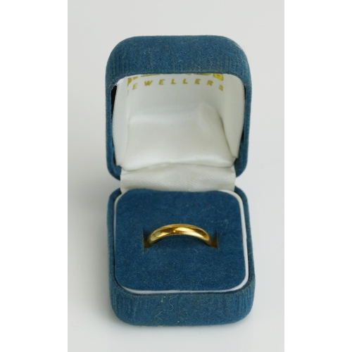 90 - A 22ct Gold Wedding Band, c.3.2mm wide, size I.5, London hallmarks, 3.89g. Boxed