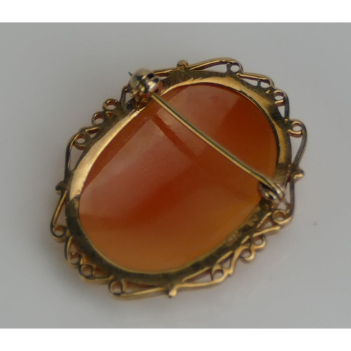 93 - A 9ct Gold Shell Cameo Brooch, c.34.5x23.5mm, hallmarked, 4.59g