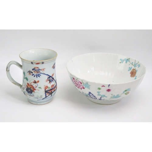 1067 - A 19th century Chinese famille rose decorated bowl, 26cm diameter, together with an Imari mug, 16cm ... 