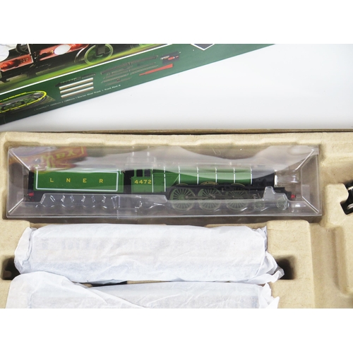 1147 - Hornby OO Gauge R1255 Flying Scotsman Train Set with The LNER Class A1 4-6-2 loco and teak coaches t... 