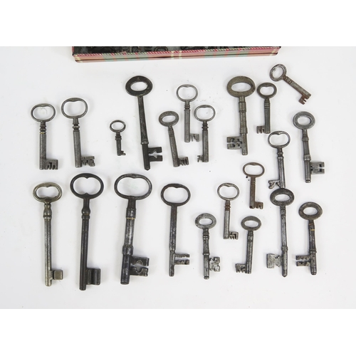 1238 - A collection of assorted 19th century and later steel keys.