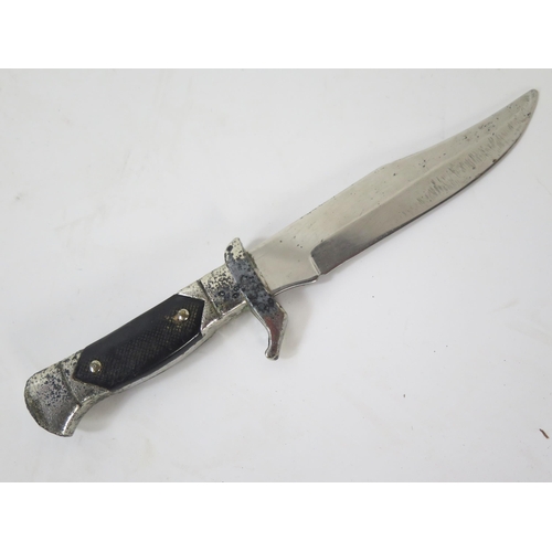 1320 - A reproduction WW2 fighting knife with 15cm blade, and chequered grip, overall length 26cm.  WE DO N... 