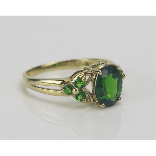 171 - A 9ct Gold Green Garnet Ring, c. 8.9x6.9mm, size O, hallmarked, 2.4g