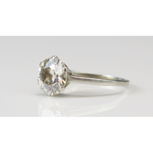 323 - A Natural Brilliant Round Cut Diamond Solitaire Ring in a precious white metal setting, size M.75, 8... 