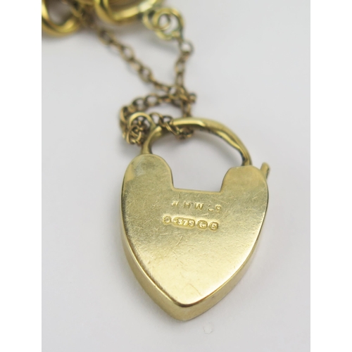 4 - An 18ct Gold Curb Link Bracelet with 9ct gold 'padlock' clasp,  c. 21.5cm long, links stamped 18, cl... 