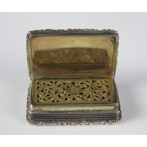 578 - A George IV silver vinaigrette, maker possibly Thomas Spicer, Birmingham, 1825, of rectangular outli... 