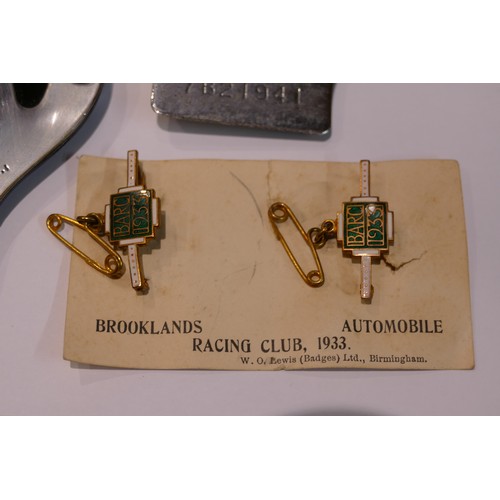 1539G - A set of Brooklands Automobile Racing Club members and guests badges 1933, in green and white enamel... 