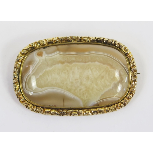 104 - A Large Georgian Agate Brooch in a yellow metal setting, 62.6x40.8mm