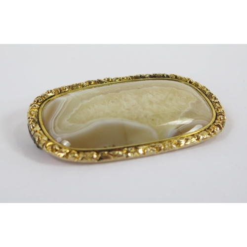 104 - A Large Georgian Agate Brooch in a yellow metal setting, 62.6x40.8mm
