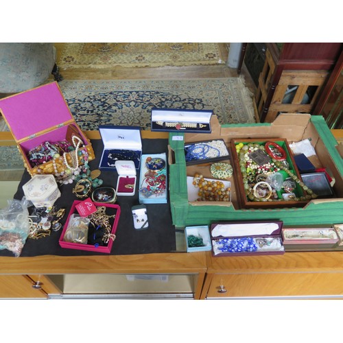 82 - A Selection of Costume Jewellery