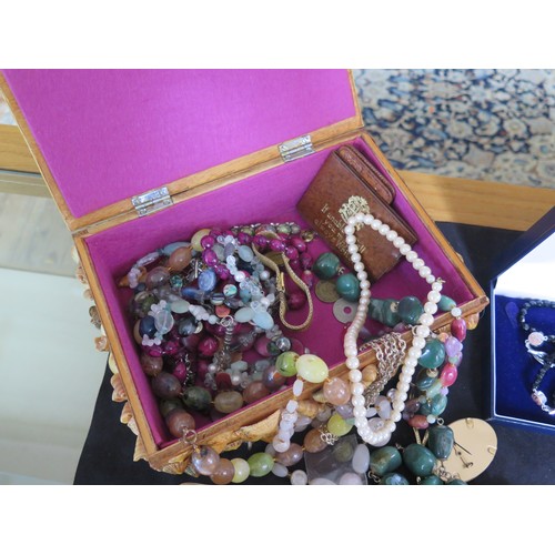 82 - A Selection of Costume Jewellery