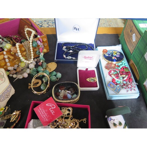 82 - A Selection of Costume Jewellery