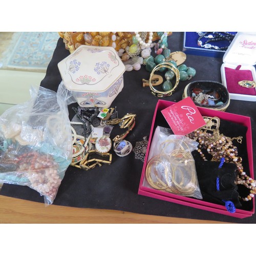 82 - A Selection of Costume Jewellery