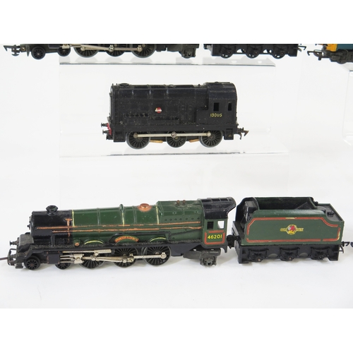 Triang OO Gauge Group Including R157/R158 2 Car DMU, various steam and ...