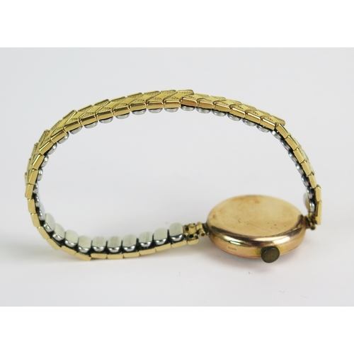 28 - 9ct Gold Lady's Wristwatch, 24mm case. Does not wind or run