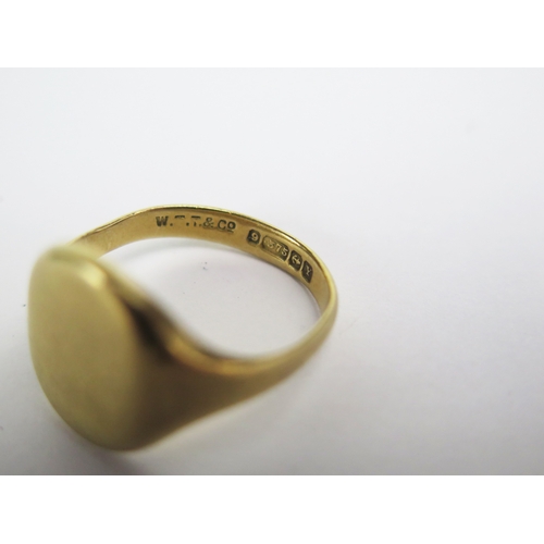 5 - A 9ct Gold Signet Ring, size P.5, Birmingham 1948, 5.84g