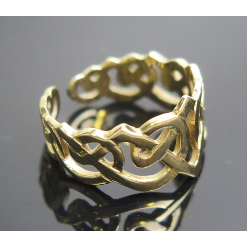 14 - Ortak 9ct gold Celtic ring, size P, CCM mark, 4.04g. Boxed