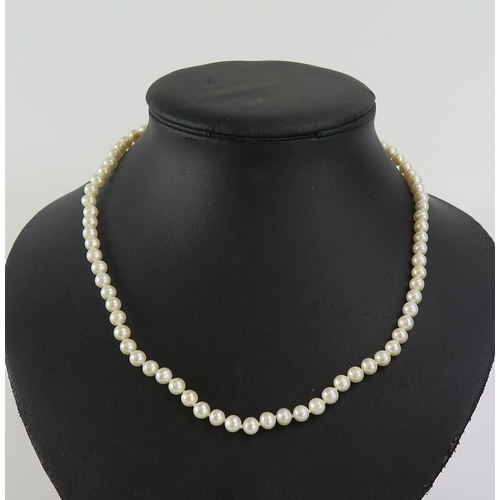 23 - A cultured pearl necklace with a 9ct yellow gold clasp (45cm, 17.89g) and a black pearl necklace wit... 