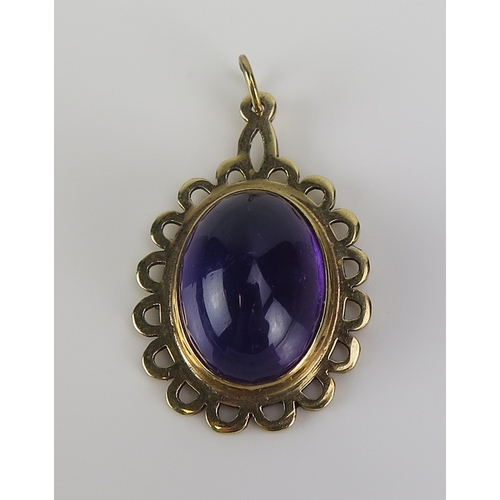32 - An amethyst pendant in a 9ct yellow gold setting, 37mm drop, hallmarked, 6.75g