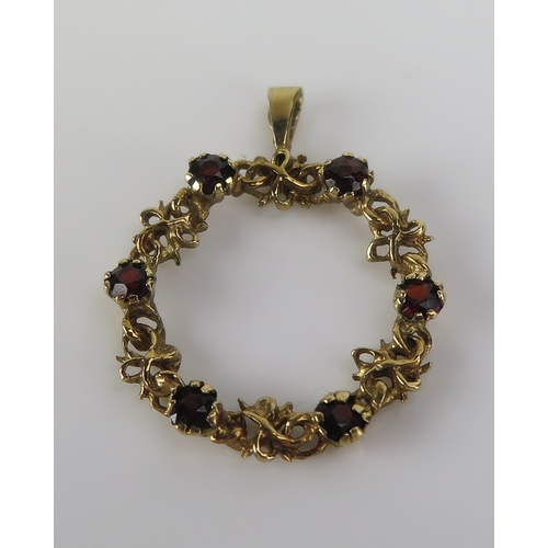 60 - A garnet wreath pendant in a 9ct yellow gold setting, 28mm drop,