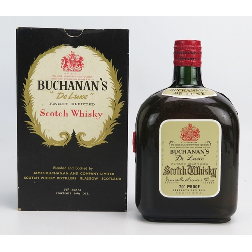1084 - Buchanan's De Luxe Scotch Whisky 26 2/3oz, by appointment of Her Majesty the Queen circa 1950's in o... 