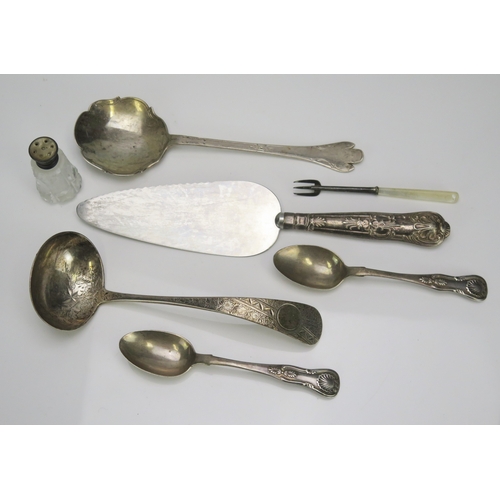 538 - A mixed collection of silver flatwares various makers and dates, weighable silver 188gms, 6.04ozst