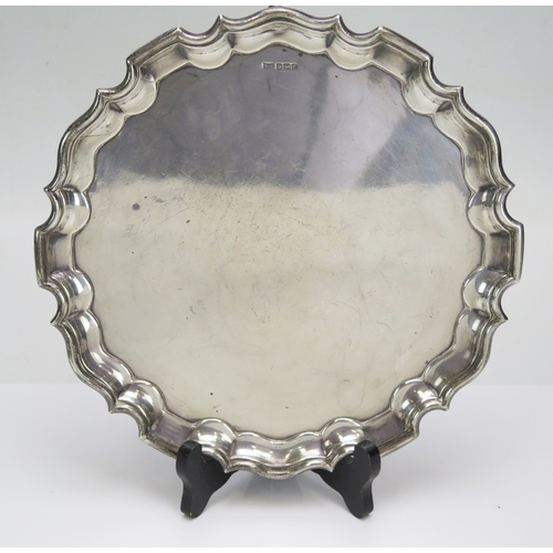 571 - A George V silver salver, maker Walker & Hall, Sheffield, 1916, of circular form, with piecrust bord... 