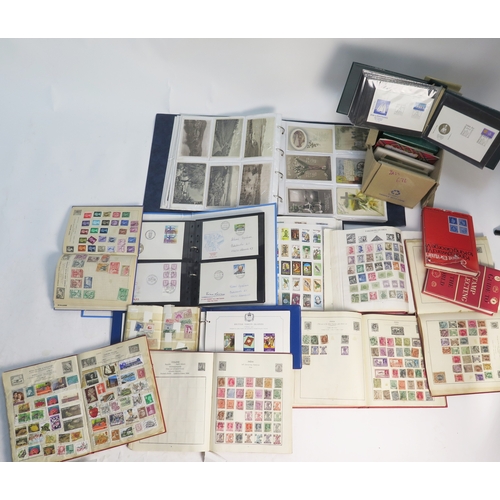 676 - Silver Jubilee Stamp Album, world stamp albums including India, Finland first day covers, postcards,... 