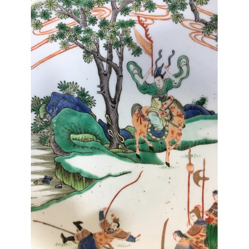 28 - Chinese Kangxi Famille Verte Large Deep Platter Depicting Warriors.Dia 28.5cm
