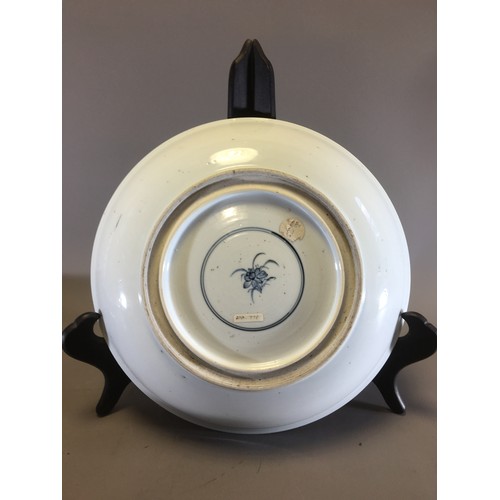 28 - Chinese Kangxi Famille Verte Large Deep Platter Depicting Warriors.Dia 28.5cm