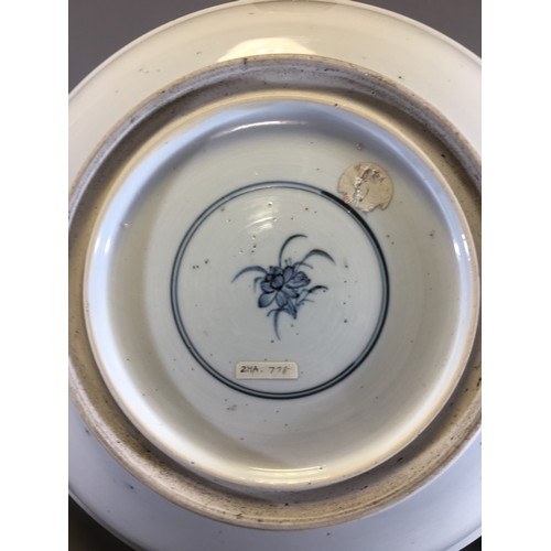 28 - Chinese Kangxi Famille Verte Large Deep Platter Depicting Warriors.Dia 28.5cm