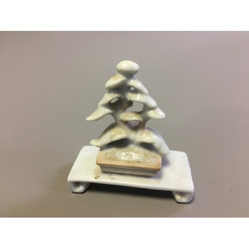 88 - Early 20th Century Chinese Guangxu Porcelain Figure Blanc De Chine Dehua Celadon Guanyin together wi... 