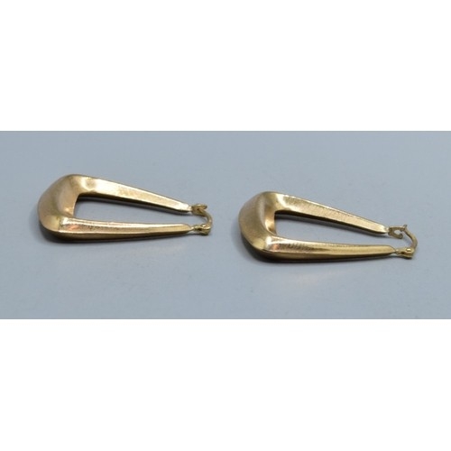 2504 - 9ct gold Triangular shape hoop earrings 2.5cm drop, 2.2cm widest , 0.4cm thickest