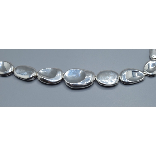 2517 - 925 silver designer Pebble necklace having graduating size links and a lobster claw catch largest be... 