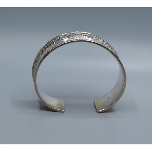 2529 - Good solid 925 silver ladies bangle with centre decoration and clear ends 6cm internal diameter, 2.5... 