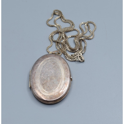 2539 - 925 silver picture locket pendant 4.1cm drop by2.8cm widest one side with machine decoration the rev... 