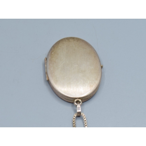 2539 - 925 silver picture locket pendant 4.1cm drop by2.8cm widest one side with machine decoration the rev... 