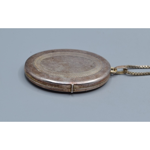 2539 - 925 silver picture locket pendant 4.1cm drop by2.8cm widest one side with machine decoration the rev... 