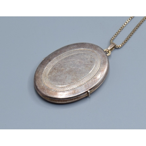 2539 - 925 silver picture locket pendant 4.1cm drop by2.8cm widest one side with machine decoration the rev... 