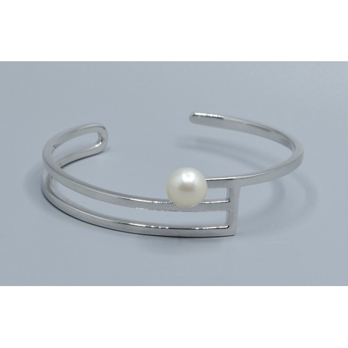 2559 - 925 silver Pearl solid bangle with a triple bar aspect 6cm internal diameter