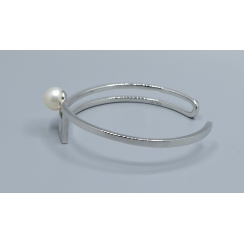 2559 - 925 silver Pearl solid bangle with a triple bar aspect 6cm internal diameter