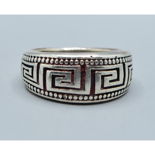 2576 - 925 silver gents Greek Key design signet ring size O