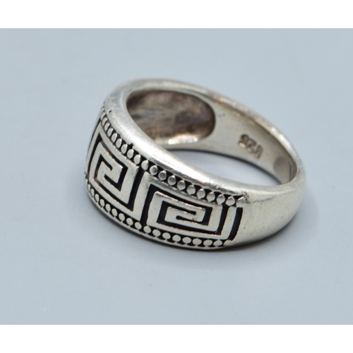 2576 - 925 silver gents Greek Key design signet ring size O