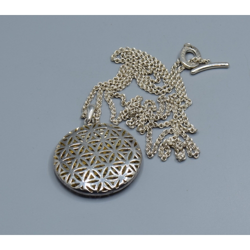 2579 - 925 silver Links of London curb link neck chain with T-bar catch80cm long together with a 925 silver... 