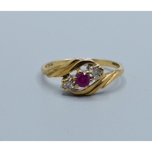 2582 - 9ct gold ladies vintage 3 stone Ruby and Diamond ring in a sweep design hallmarked as Diamond size P
